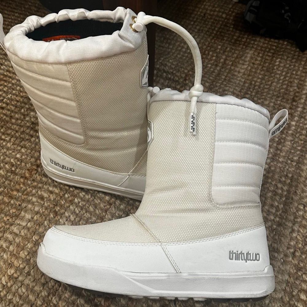 MOON BOOTS